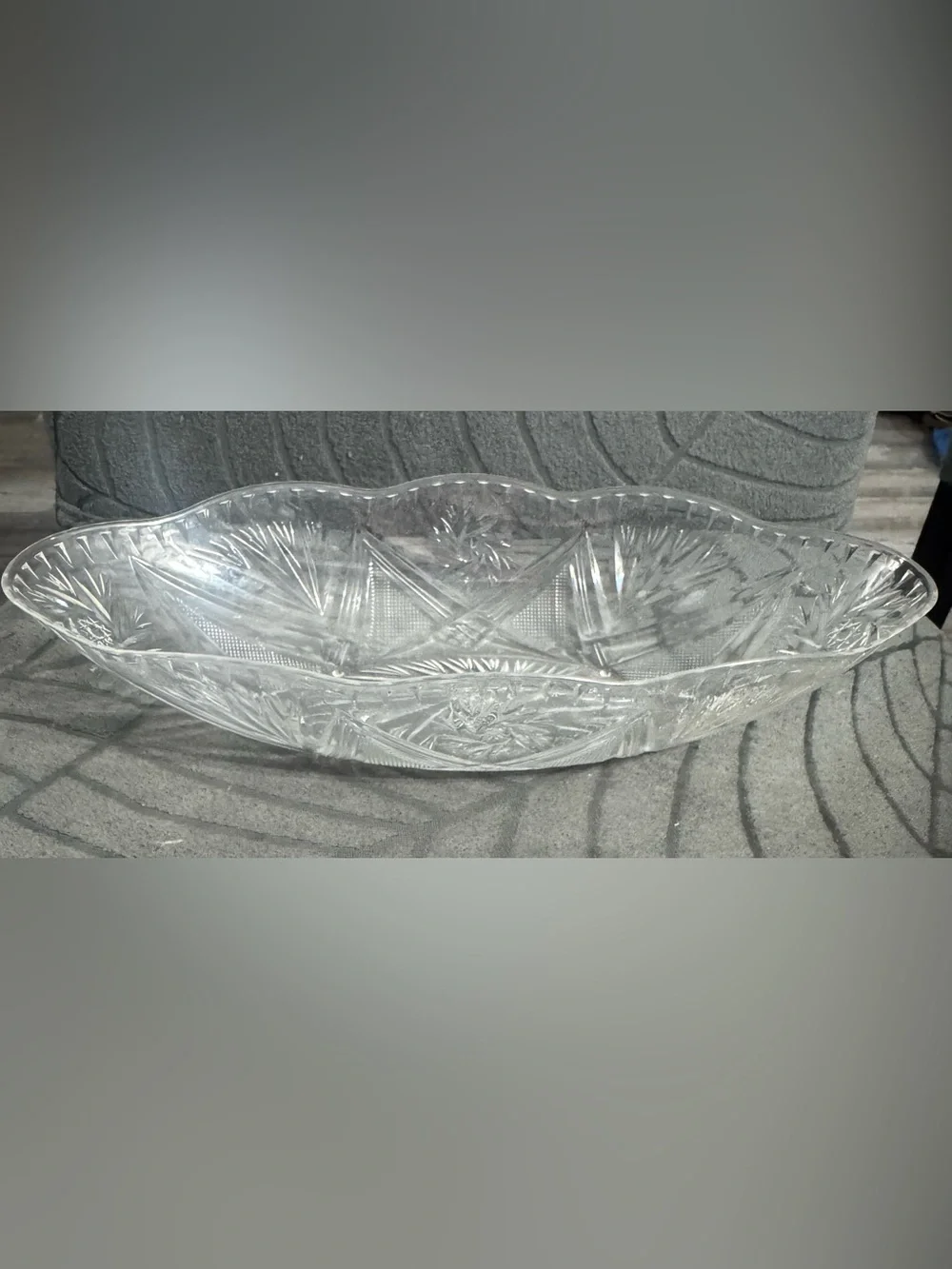 Cut-Plastic Decorative Serving Bowl in Clear